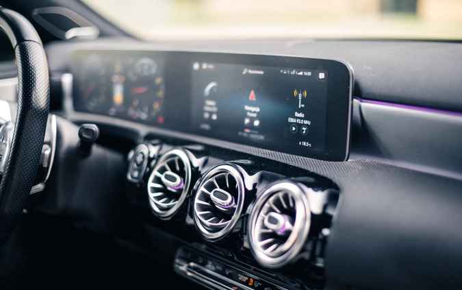 Mercedes-Benz Klasa A cena 179000 przebieg: 57192, rok produkcji 2019 z Poznań małe 742